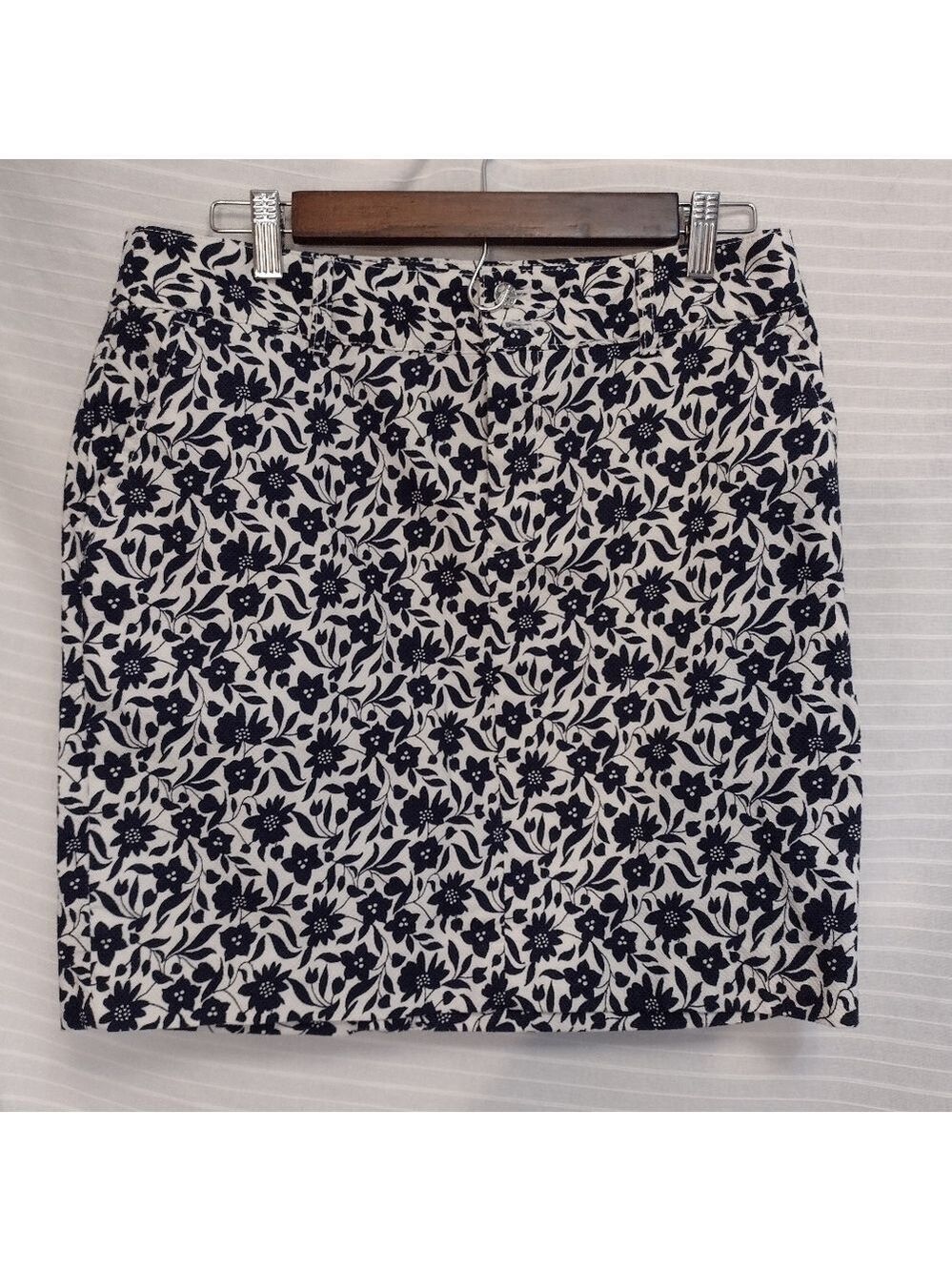 Chaps skirt size 8